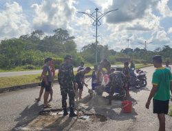 Menghindari Dampak Kecelakaan, Kodim 0318 Natuna Tambal Jalan Berlubang