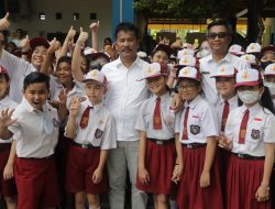 Siswa Yos Sudarso Menikmati Kebersamaan dengan Rudi