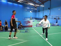 Kepala BP Batam dan dan Menteri Singapura Bermain Badminton Bersama