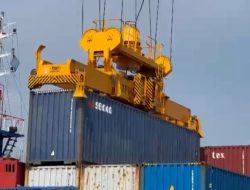 Sejak STS Crane Dioperasikan, Kegiatan Bongkar Muat Semakin Efektif