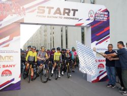 Jefridin Lepas Peserta Rider Roadbike Dalam Rangka Danus Bike Associates Criterium Batam 2023