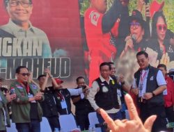 Bersama Mahfud, Massa Pendukung Bertahan Ditengah Terik Matahari