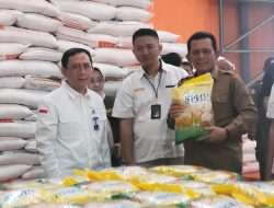 Suryono dan Ansar, Tinjau Stok Beras di Gudang Bulog