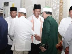 Rudi Shalat Tarawih Perdana di Masjid Sultan Mahmud Riayat Syah