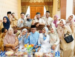 Sekda Jefridin Rayakan Idul Fitri Bersama Keluarga