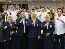 Sambangi BP Batam, Khofifah Lantik Ikatan Alumni UNAIR Kepri