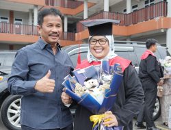 Rektor Unrika Prof Dr Sri Apresiasi Marlin Tuntaskan Ilmu Hukum Walau Kesibukan Tinggi
