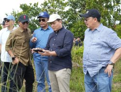 Kemenko Polhukam-Seskab Investasi Tinjau Pembangunan Rumah di Tanjung Banon