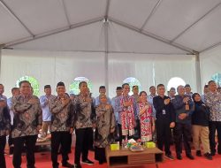 Diiringi Pendukung, Amsakar-Li Claudia Resmi Daftar di KPU Batam