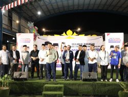 Ribuan Relawan dan Masyarakat Hadiri Deklarasi Rudi-Rafiq di SP Plaza Sagulung