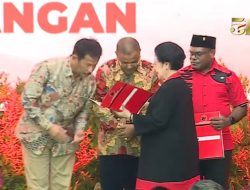 Megawati Serahkan SK Pencalonan ke Rudi-Rafiq untuk Pilgub Kepri