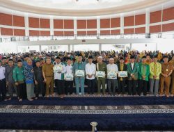Amsakar Serahkan Insentif Jelang Idul Fitri