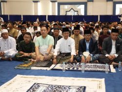 Amsakar Tunaikan Salat Idul di Masjid Agung Raja Hamidah Bersama Ribuan Warga Batam
