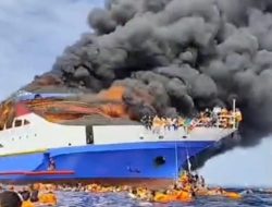 KM Barcelona 5 Terbakar, Ratusan Penumpang Lompat ke Laut
