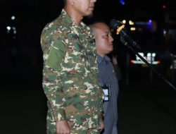 Tumbuhkan Semangat Nasionalisme, Wakil Bupati Lingga Pimpin Upacara Taptu dan Pawai Obor Peringatan HUT RI ke-80 di Singkep