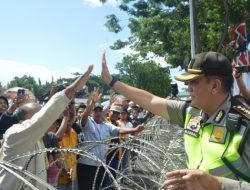 Musuh Rakyat Bukan Aparat