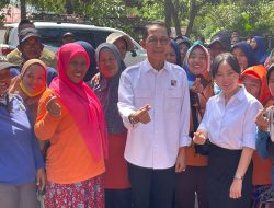 Amsakar – Li Claudia Salurkan 1.500 Paket Sembako untuk Petugas Kebersihan