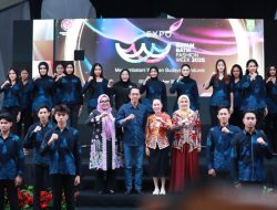 Dibuka Wawako Li Claudia, Motif Jembatan Barelang Ikon Batam Batik Fashion Week 2025