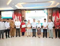 Amsakar-Li Claudia Serahkan Insentif Pendeta dan Ajak IPMB Bersinergi Majukan Batam