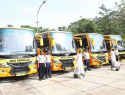 Amsakar Resmikan Pengoperasian Empat Bus Sekolah Gratis untuk Pelajar Hinterland