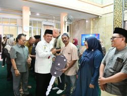 Pemprov Kepri Serahkan Bantuan Mobil Hingga BPJS TK untuk 42 Ribu Orang