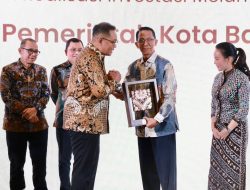 Lampaui Target Investasi 2025, Pemko Batam Borong Dua Penghargaan dari Kementerian Investasi