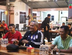 Di Kedai Kopi Merdeka, Harapan Tak Pernah Pulang Lebih Awal, Catatan tentang Kapolres, Messi, dan sebuah malam yang menolak menyerah