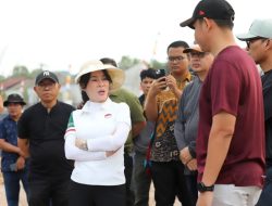Saat Meninjau Drainase dan PJU, Li Claudia Minta Penanganan Banjir hingga Penerangan Jalan Digesa