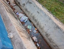 Taman Dabo Singkep Kekurangan Tong Sampah, Sampah Berserakan hingga Selokan. 